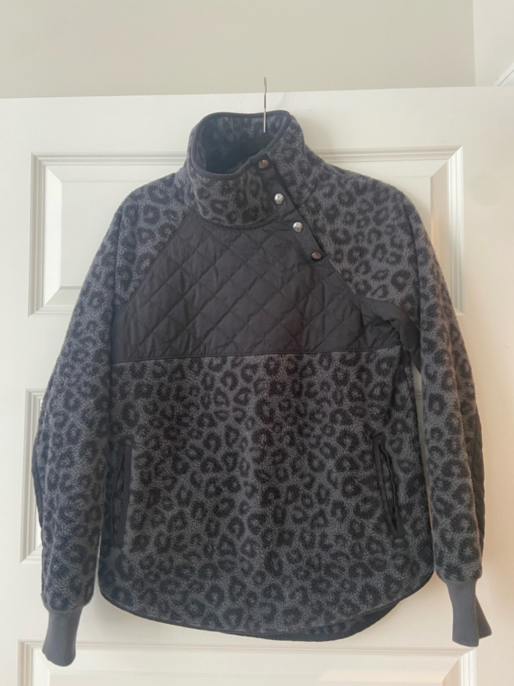 Abercrombie quilted funnel neck pullover XS EUC